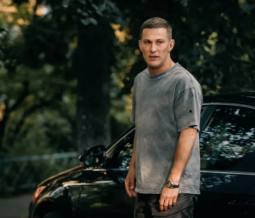 Павел Чинарев в сериале «Домохозяин». ФОТО: СТС