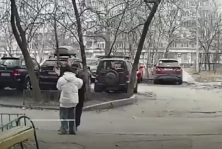В Нижнем Новгороде дед напал на девочку на улице, душил и тащил ее в машину. Фото: t.me/mash_nimash