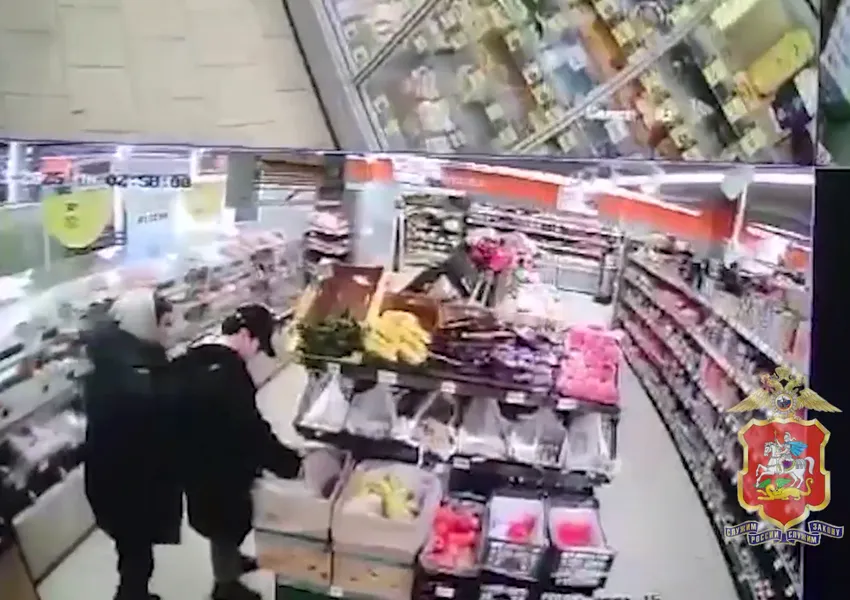 В Подмосковье пьяный 20-летний парень с ножом устроил кровавую резню в магазине. Фото: t.me/gumvd50