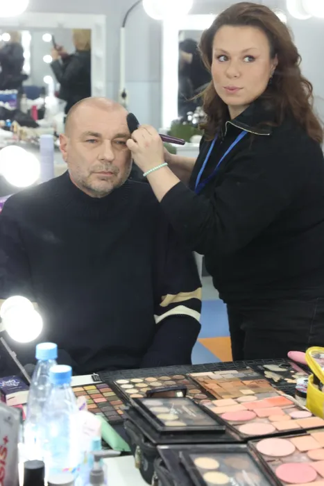 Так Александр Жулин готовился к первому выпуску нового сезона. Фото предоставлено пресс-службой Первого канала