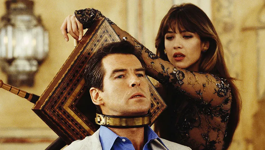 Кадр из фильма "И целого мира мало", реж. Майкл Эптед, Metro-Goldwyn-Mayer, 1999 год