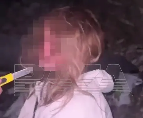 На Урале два парня раздели до гола и жестоко избили девушку, укравшую наркотики. Фото: t.me/bazabazon