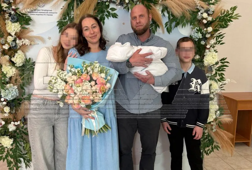 В Ленобласти чиновники потребовали от многодетной семьи снести свой дом. Фото: t.me/bazabazon