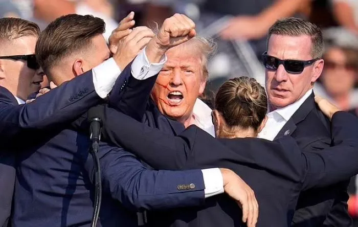 Дональд Трамп кричал пришедшим на митинг людям: "Боритесь!" Фото: www.dailymail.co.uk