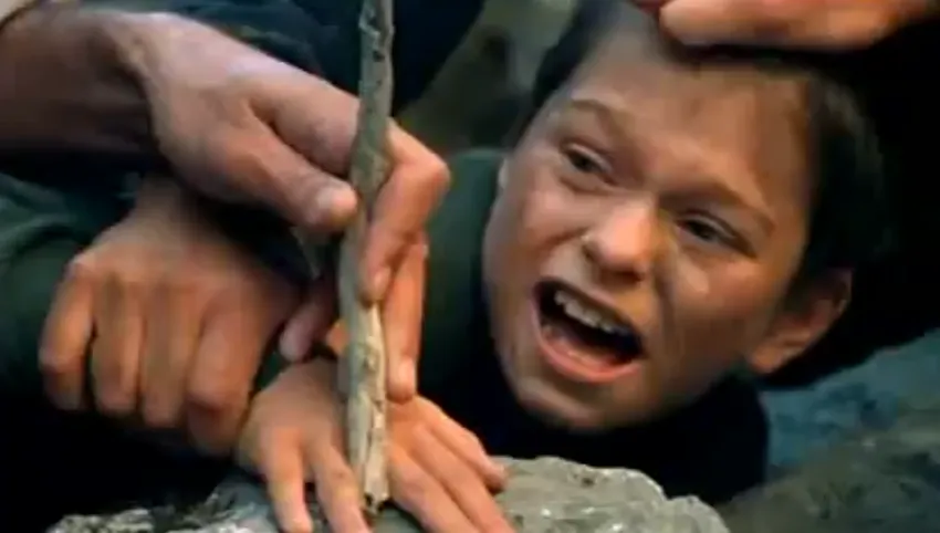 Маленький Андрей в роли Максима. Кадр из фильма «Я — кукла», 2001, реж. Юрий Кара