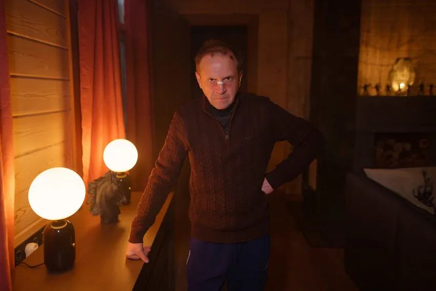 Тимофей Трибунцев вновь поразил зрителей. Кадр из сериала «Подслушано в Рыбинске», 2025, реж. Петр Тодоровский
