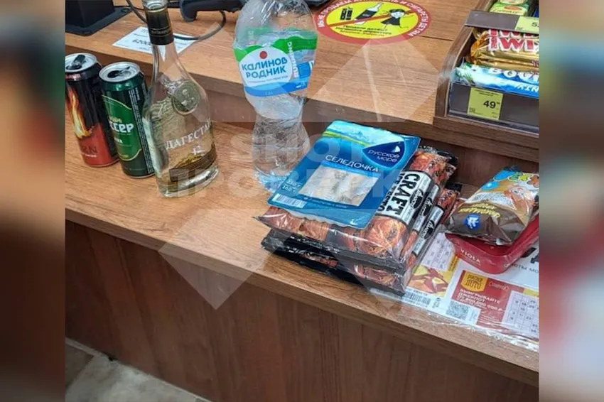 В Москве пьяный мужик проник на склад алкомаркета и провел там всю ночь. Фото: t.me/shot_proverka