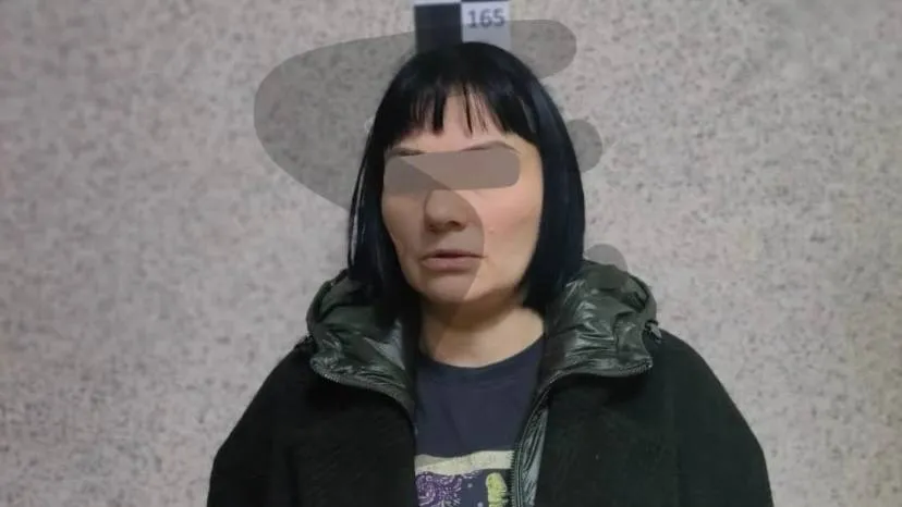 Пьяная дебоширка из ХМАО устроила скандал в самолете и напала на бортпроводника. Фото: @t.me/url_mash