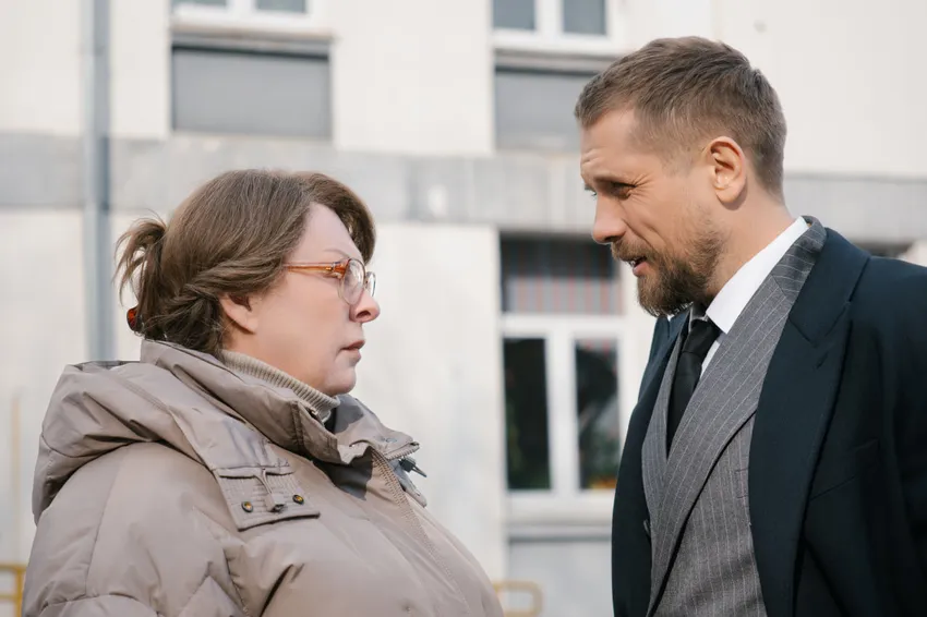 Мария Аронова и Роман Маякин в сериале «Олдскул». Фото: онлайн-кинотеатр PREMIER
