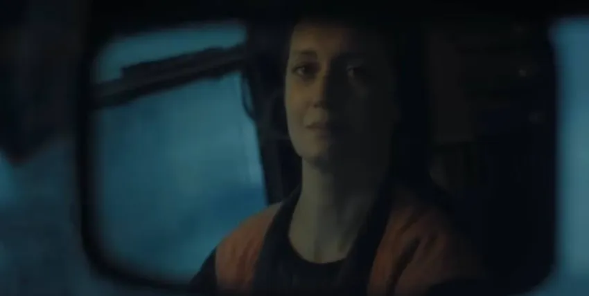 Главную героиню сыграла Виктория Исакова. Кадр из сериала "Дети перемен", 2024, реж. Сергей Тарамаев, Любовь Львова