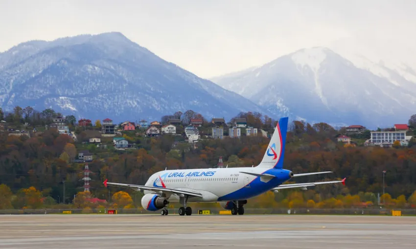 Самолет экстренно сел в Египте из-за отказа двигателя. Фото:@t.me/uralairlines