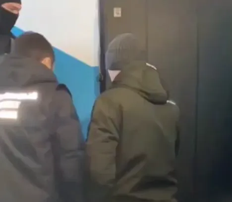 В Красноярске задержали 7 псевдоврачей, которые убили 6 зависимых пациентов. Фото: t.me/kras_mash