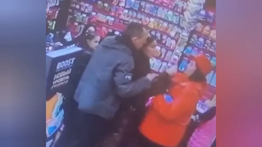 Мамаша избила воровку шариков. Фото: @t.me/mash_na_volne