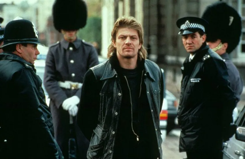 Кадр из фильма "Игры патриотов", 1992, реж. Филлип Нойс