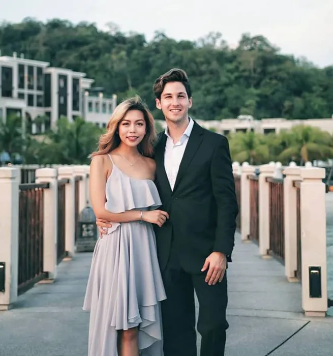 Парень и девушка как будто связаны невидимой ниточкой. Фото: Инстаграм (запрещён в России) / @soimjenn
