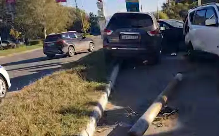 В Хабаровске водитель устроил массовую аварию, пытаясь объехать голубя. Фото: t.me/amur_mash