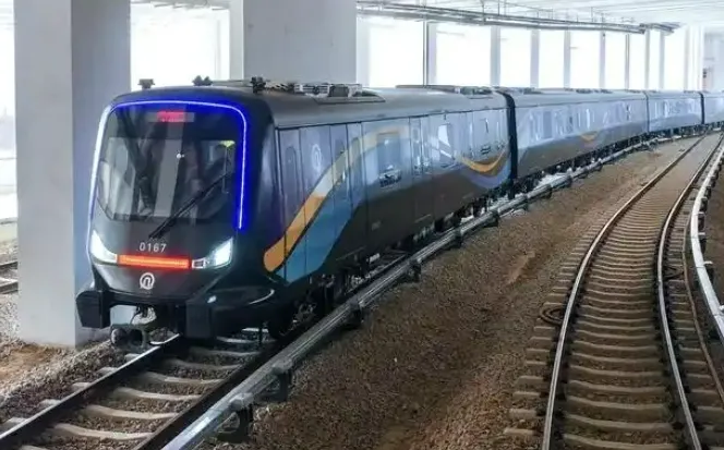 Первый в мире поезд метро с вагонами из углеродного волокна. Фото: russian.people.com.cn