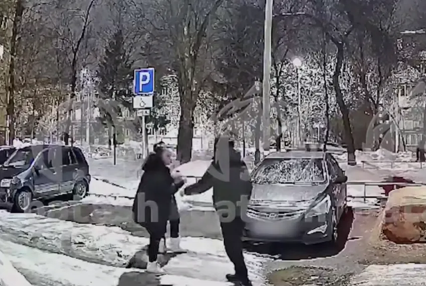 В Уфе тиран пытался вернуть бывшую, но не цветами, а ударом по лицу кулаком. Фото: t.me/mash_batash