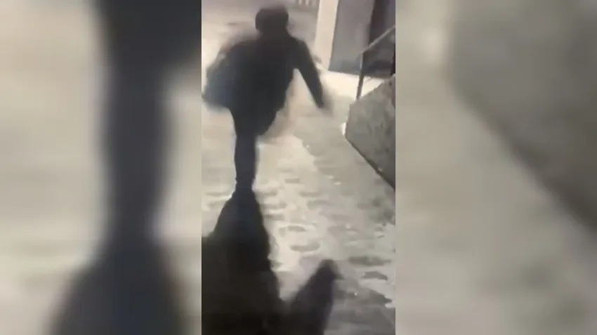 В Новосибирске мужчина с пистолетом ограбил банк на 9,5 млн, связав сотрудников. Фото: t.me/shot_shot