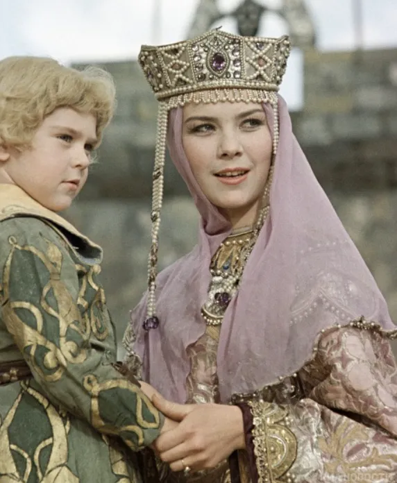 Лариса Голубкина в роли Царицы. Кадр из фильма «Сказка о царе Салтане», 1966, реж. Александр Птушко
