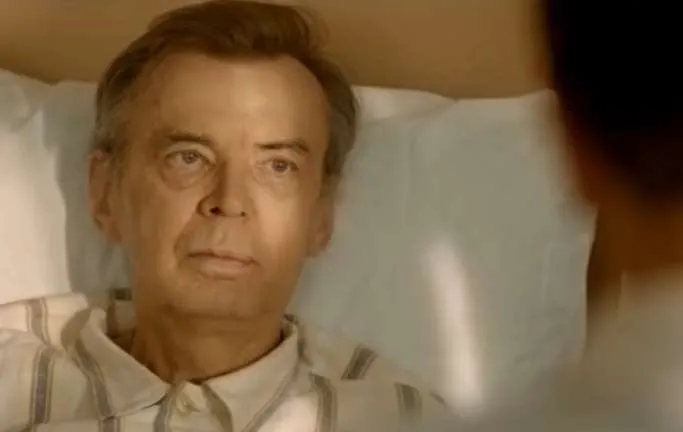 Тараторкин в роли больного раком ученого. Кадр из сериала «Таинственная страсть», 2015, реж. Влад Фурман