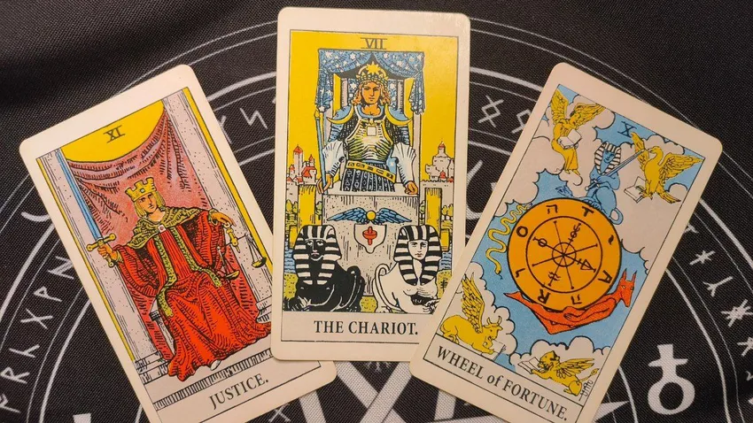 Расклад Таро из трех карт: прошлое, настоящее и будущее. Фото: «Жизнь»