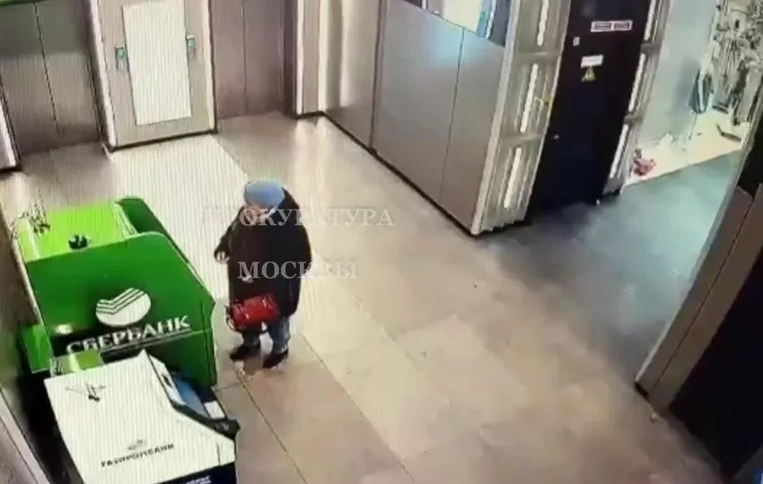 В Москве сиделка вошла в доверие к пенсионеру и сняла с его карты 450 тысяч. Фото: t.me/moscowproc