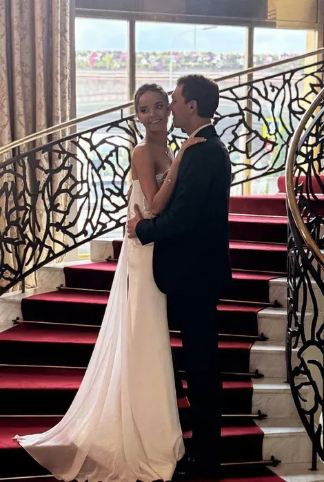 Гимнастка Аверина вышла замуж за фигуриста Соловьева спустя год отношений. Фото: Instagram (запрещен в РФ) / @dinaverina98
