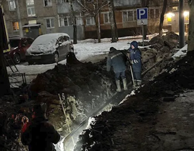 Работы не теплотрассах ведутся круглосуточно. ФОТО: t.me/breakingmash