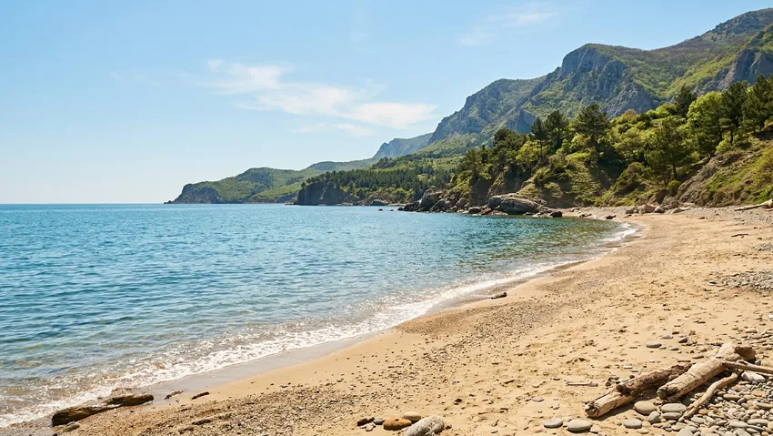 Погода в Сочи, Краснодаре и Крыму в апреле 2026 года. Фото сгенерировано нейросетью Nano Banana