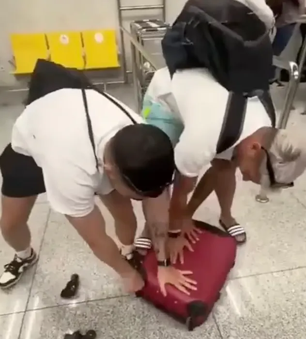 Чемодан без колес. Фото: dailymail.com