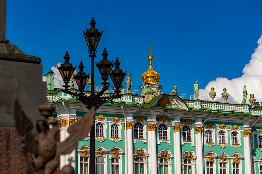 Эрмитаж просто необходимо посетить каждому, кто хочет увидеть самые лучшие места Санкт-Петербурга. Фото: Лицензионный фотобанк СПб ГБУ "ГТИБ"
