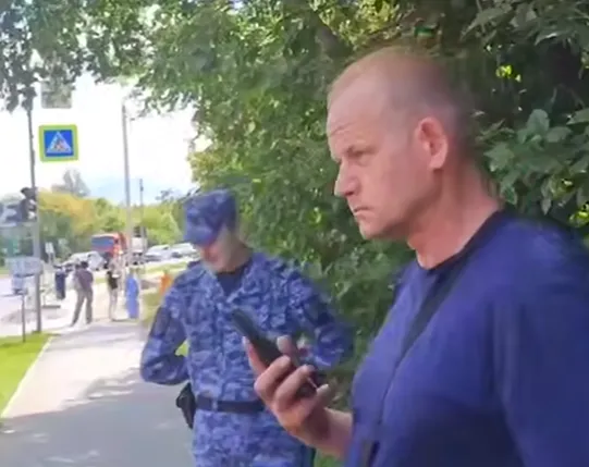 В Новосибирске пьяный водитель протаранил шесть машин на бетономешалке. Фото: t.me/mash_siberia