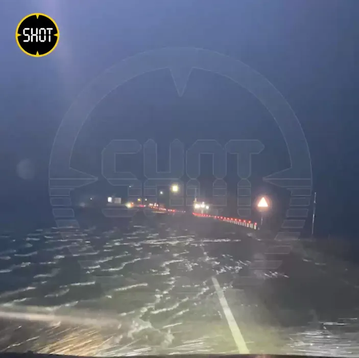 Из-за бушующего в Черном море шторма один моряк погиб, а другому оторвало пальцы. Фото:  @shot_shot