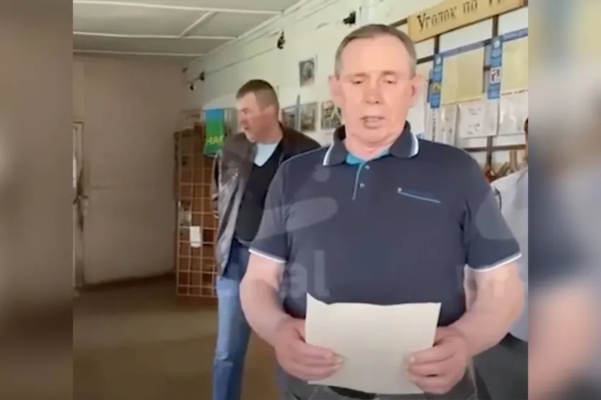 На Урале сотрудникам авибазы, парашютистам-пожарникам, угрожают увольнением за то, что они требуют спецодежду для работы. Фото: t.me/url_mash