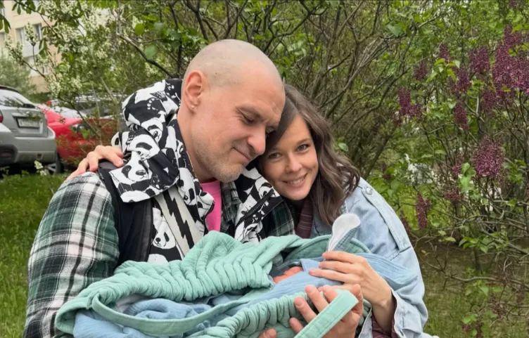Катерину Шпицу выписали из роддома с сыном. Фото: соцсети