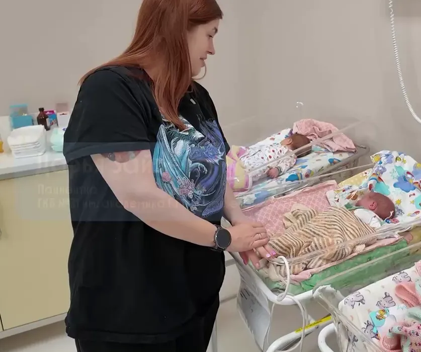 В Перинатальном центре Москвы родились девочки-тройняшки из двух яйцеклеток. Фото: t.me/dzdmos