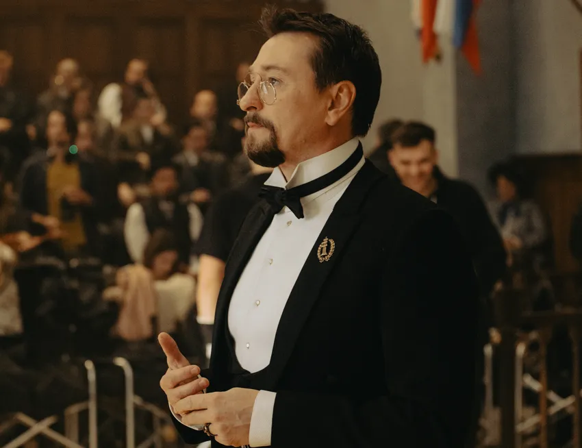 Сергей Безруков перевоплотился в талантливого оратора. Фото предоставлено пресс-службой НТВ