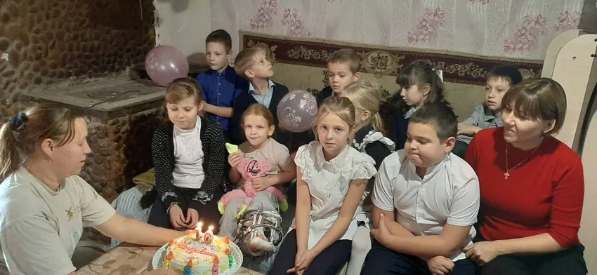 Весь класс пришел поздравить Диану с 10-летием. Фото: личный архив Аллы Радченко