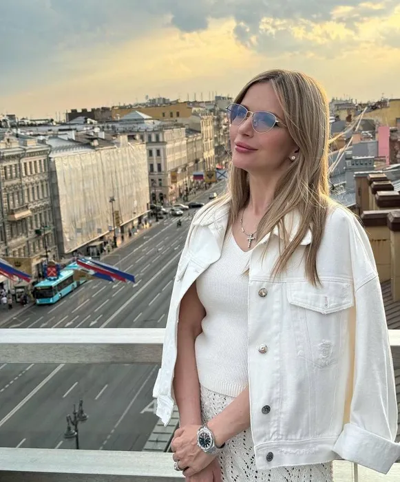 Одна из самых популярных песен артистки — «Лебедь белая». Фото: Инстаграм (запрещен в России) / @mikhalchikyuliya