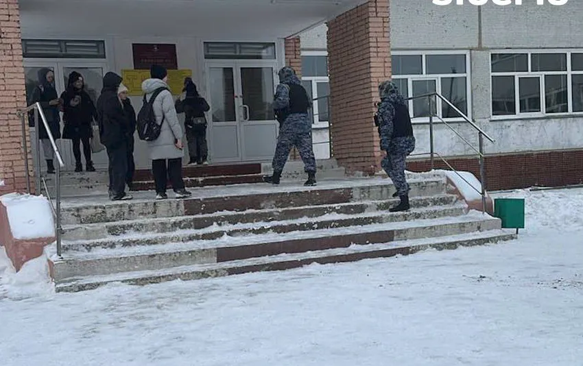 Школу Новосибирска эвакуировали после угроз о стрельбе. Фото: @t.me/mash_siberia