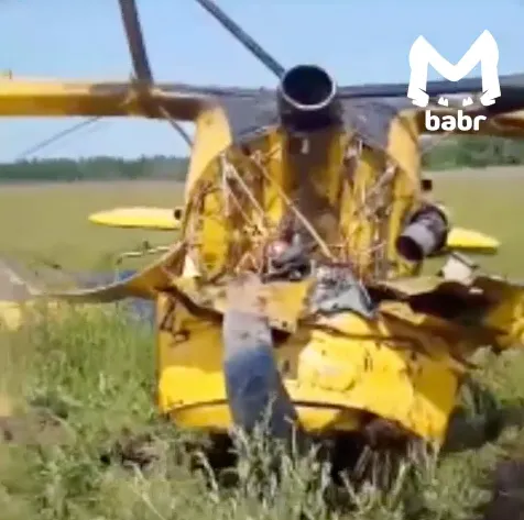 Самолету пришлось совершить аварийную посадку из-за масла, которое выплеснулось на лобовое стекло. Фото: @babr_mash
