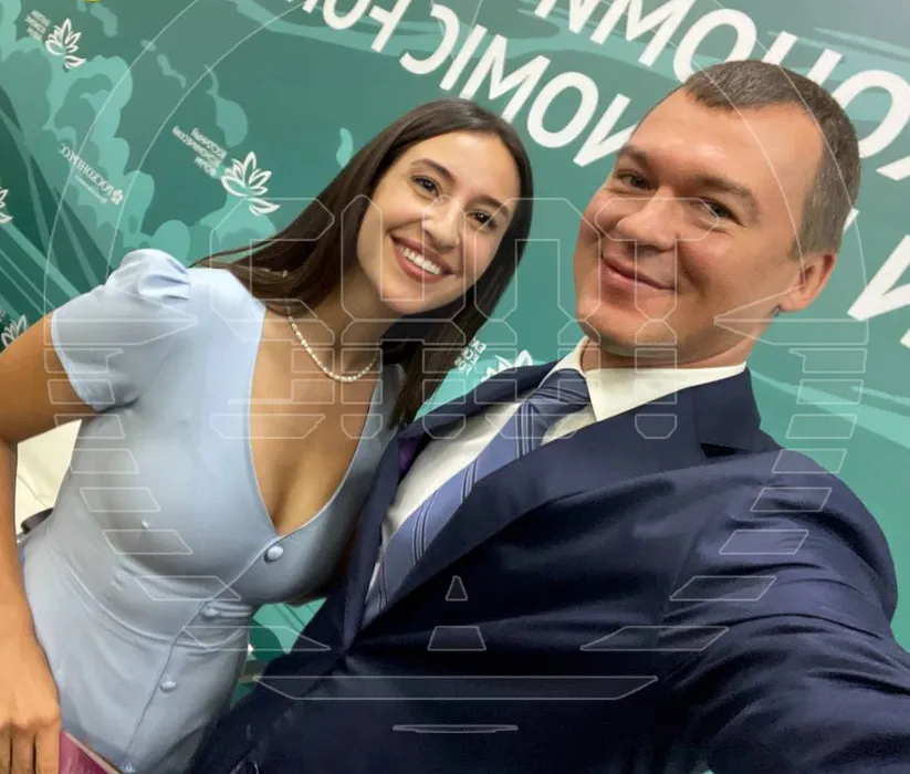 В Подмосковье неизвестные закидали бутылками водки авто чемпионки по фехтованию. Фото: @shot_shot