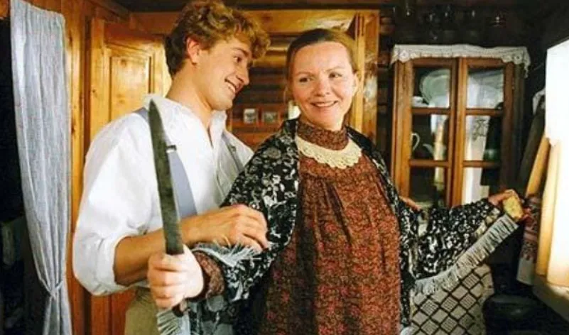 Сергей Безруков и Валентина Теличкина. Кадр из сериала «Есенин», 2005, реж. Игорь Зайцев