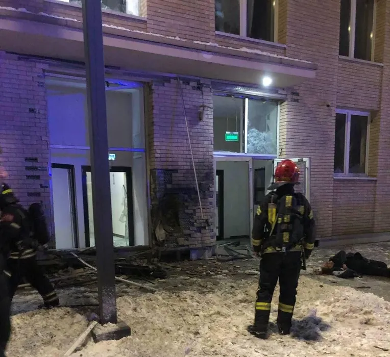 На Рязанском проспекте в Москве взорвали генерал-лейтенанта Кириллова и его помощника. Фото: @t.me/mash