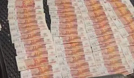 В Крыму бизнесмен пытался дать сотруднику ФСБ 500000, желая откосить от уголовки. Фото: t.me/mash_na_volne