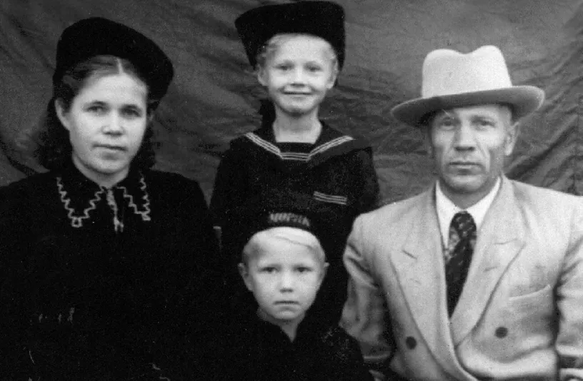 Надежда Бабкина с родителями и братом Валерием. Фото: личный архив Надежды Бабкиной