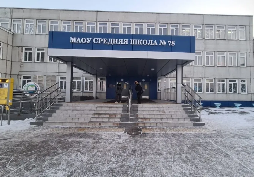 В Красноярске отец избил стулом двух школьников, которые обидели его сына. Фото: t.me/kras_mash
