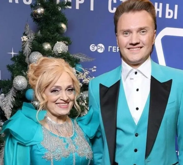 Надежда Кадышева отказалась выступать без сына, чтобы поднять к нему интерес. Фото: t.me/shot_shot