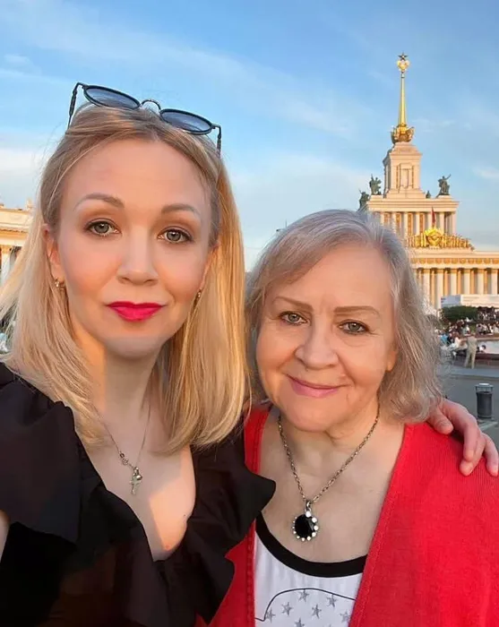 Елена Терлеева с мамой. Фото: Инстаграм (запрещен в России) / @terleevaelena
